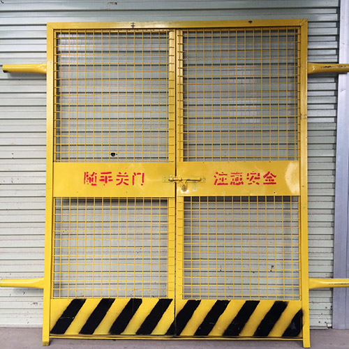 施工电梯门